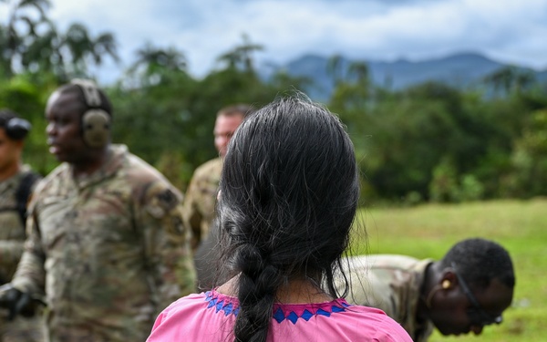 Joint Task Force-Bravo collaborates with Servicio Nacional Aeronaval to deliver bridge materials