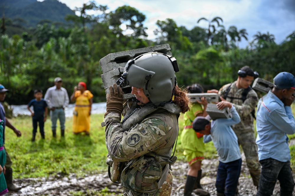 Joint Task Force-Bravo collaborates with Servicio Nacional Aeronaval to deliver bridge materials