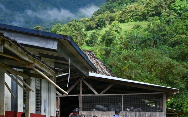 Joint Task Force-Bravo collaborates with Servicio Nacional Aeronaval to deliver bridge materials