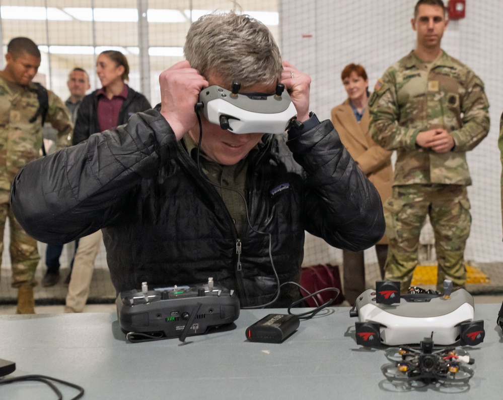 Sec Army flies FPV drone