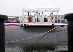 Submarine Squadron 12 holds change of command