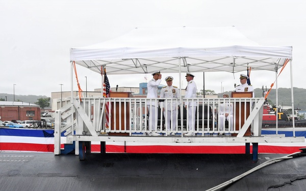 Submarine Squadron 12 holds change of command