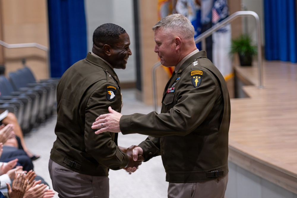 Dunmyer becomes Commandant of the U.S. Army War College
