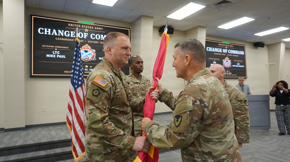 Reinstein accepts responsibilities as Holston’s commander