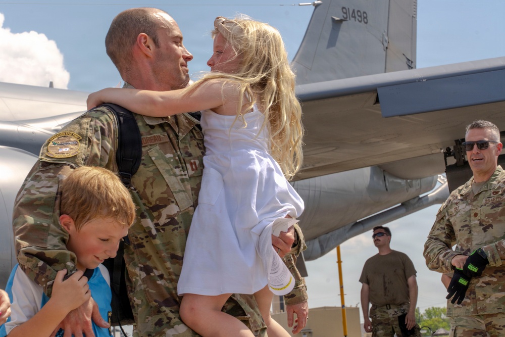 MAINEiacs Return Home