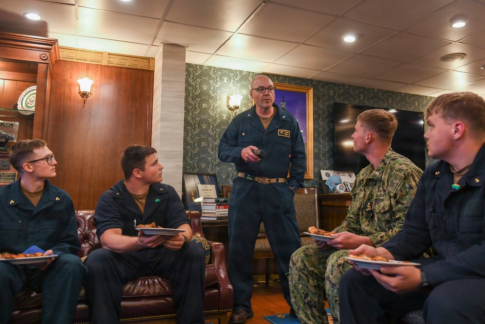 USS Carl Vinson (CVN 70) hosts midshipmen dinner