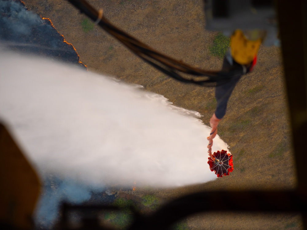 Oregon Guard aircrews begin water bucket missions on eastern Oregon wildfires