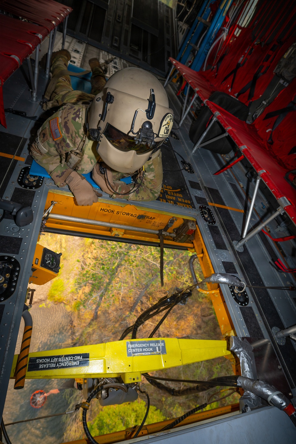 Oregon Guard aircrews begin water bucket missions on eastern Oregon wildfires