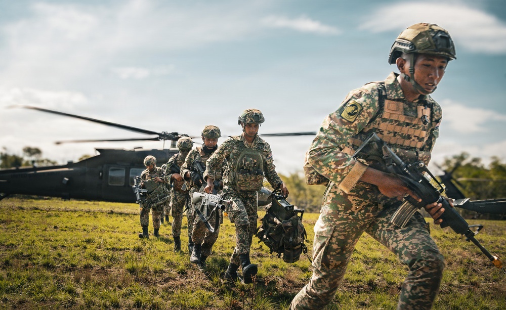 Gagah Setia: Malaysian, Australian and U.S. armies conduct air assault exercise during Keris Strike 26