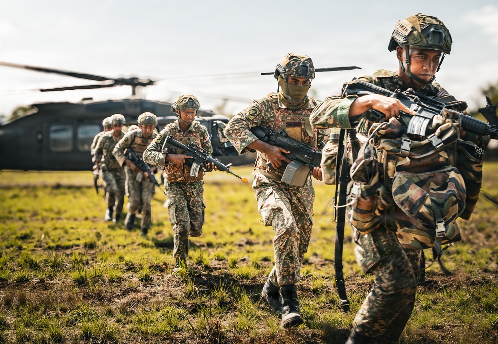 Gagah Setia: Malaysian, Australian and U.S. armies conduct air assault exercise during Keris Strike 26