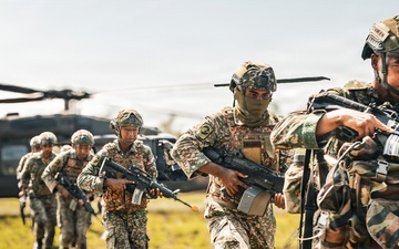 Gagah Setia: Malaysian, Australian and U.S. armies conduct air assault exercise during Keris Strike 26