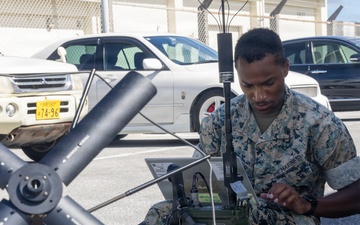MWCS-18 Marines set up communication equipment