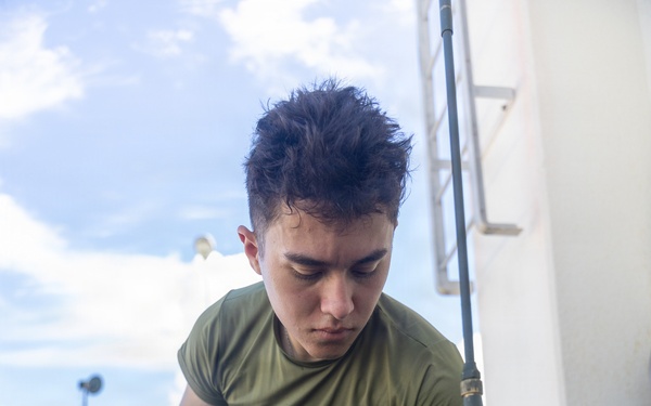 MWCS-18 Marines set up communication equipment