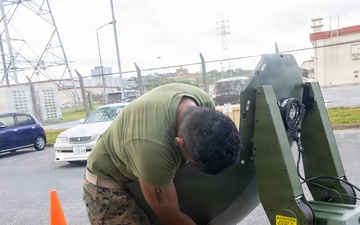 MWCS-18 Marines set up communication equipment