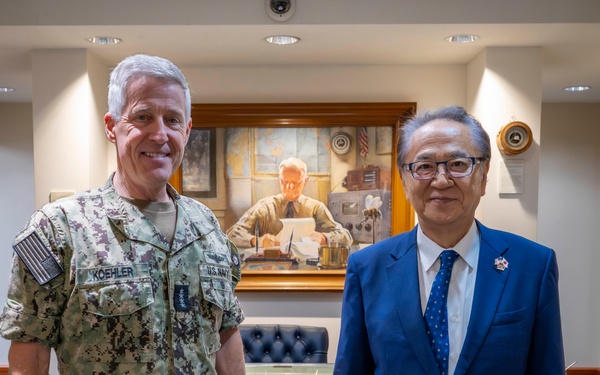 Mayor of Yokosuka Visits Commander, U.S. Pacific Fleet Headquarters