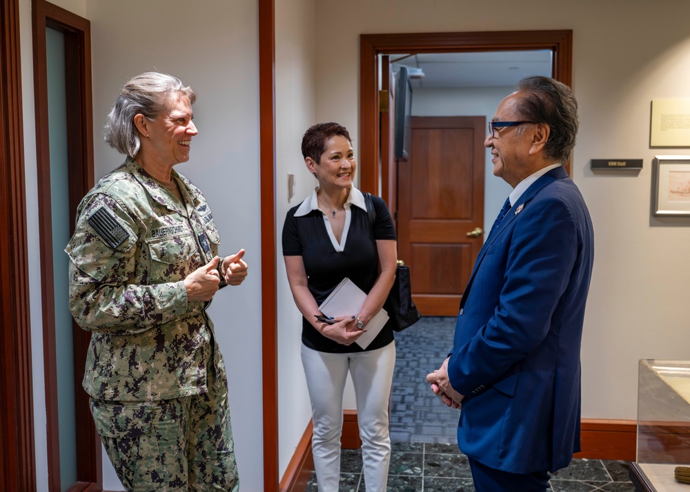 Mayor of Yokosuka Visits Commander, U.S. Pacific Fleet Headquarters