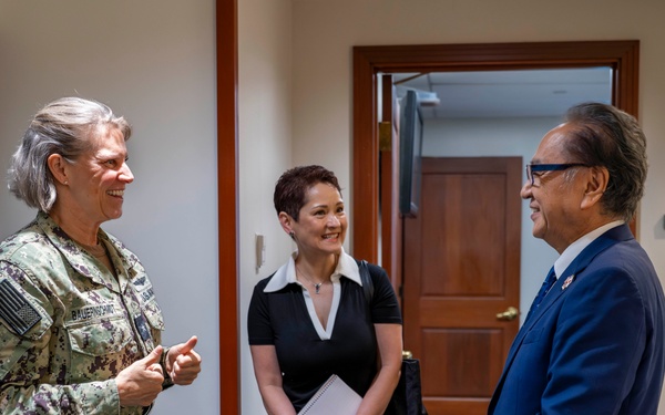 Mayor of Yokosuka Visits Commander, U.S. Pacific Fleet Headquarters