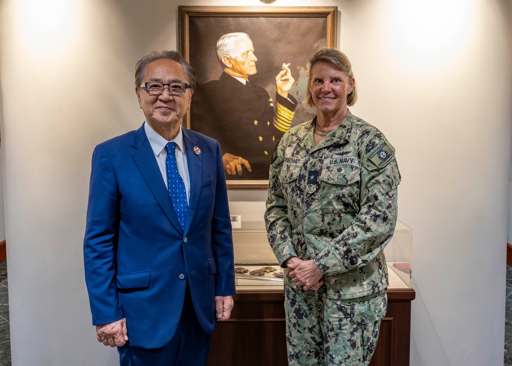 Mayor of Yokosuka Visits Commander, U.S. Pacific Fleet Headquarters