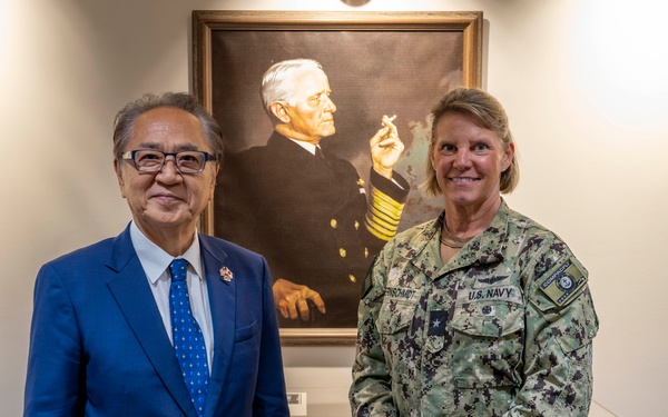 Mayor of Yokosuka Visits Commander, U.S. Pacific Fleet Headquarters
