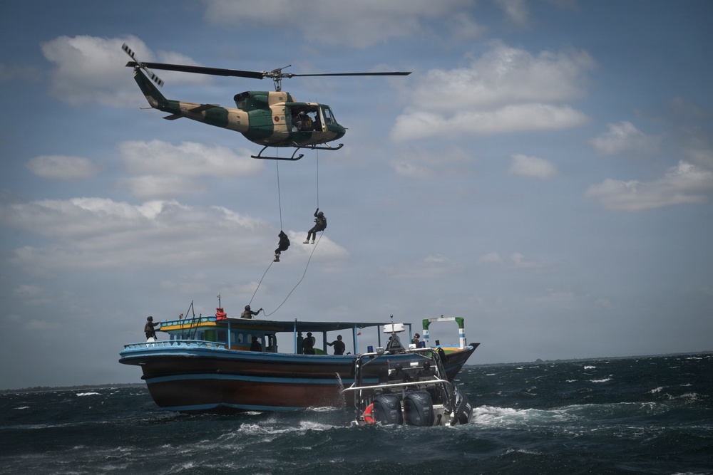 U.S. Coast Guard and Sri Lanka Navy conduct VBSS training during CARAT Sri Lanka 26