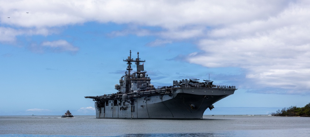 USS Essex returns to Pearl Harbor during RIMPAC 26