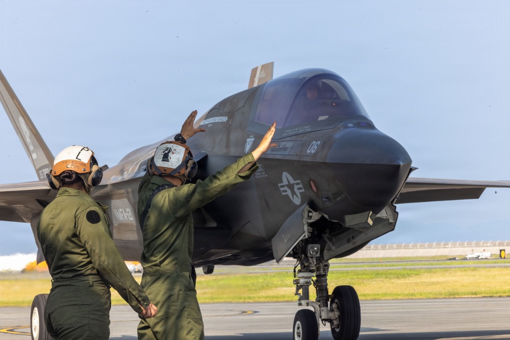 Marine Fighter Attack Squadron 121 returns home from 31st Marine Expeditionary Unit