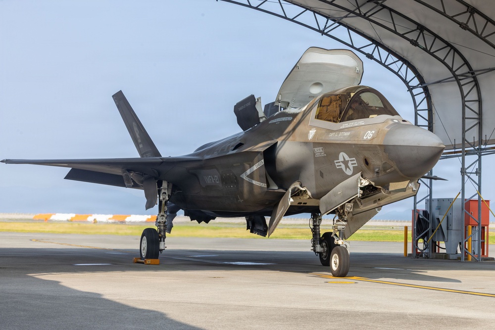 Marine Fighter Attack Squadron 121 returns home from 31st Marine Expeditionary Unit