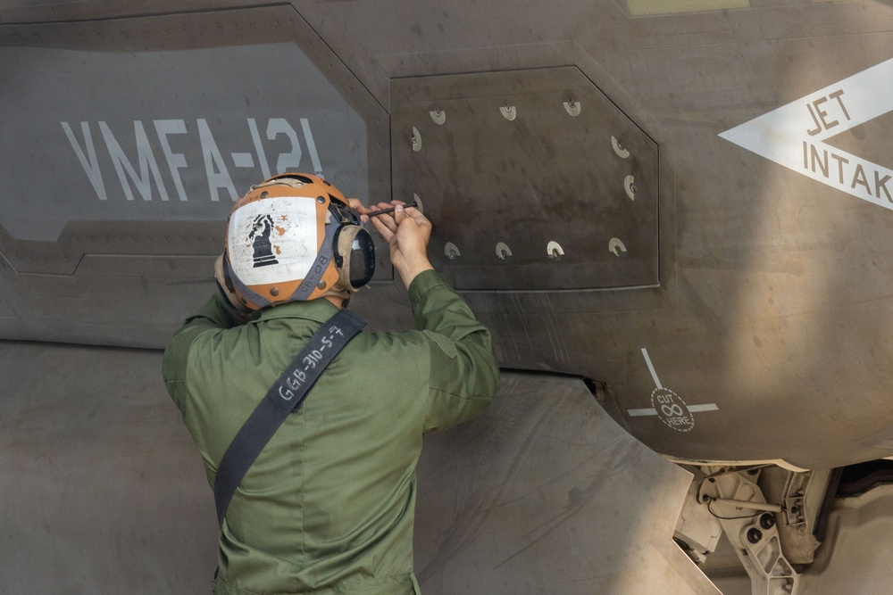Marine Fighter Attack Squadron 121 returns home from 31st Marine Expeditionary Unit