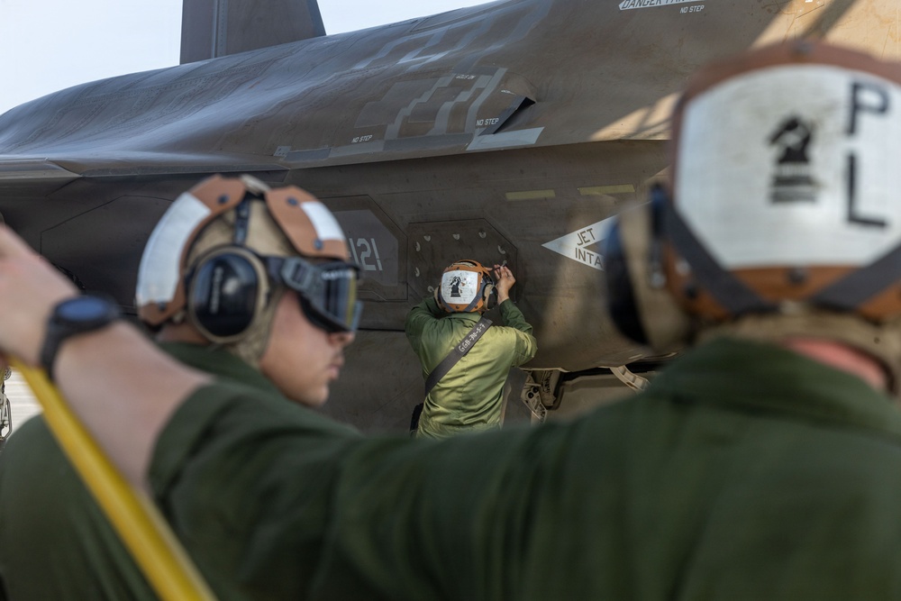 Marine Fighter Attack Squadron 121 returns home from 31st Marine Expeditionary Unit