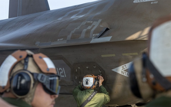 Marine Fighter Attack Squadron 121 returns home from 31st Marine Expeditionary Unit