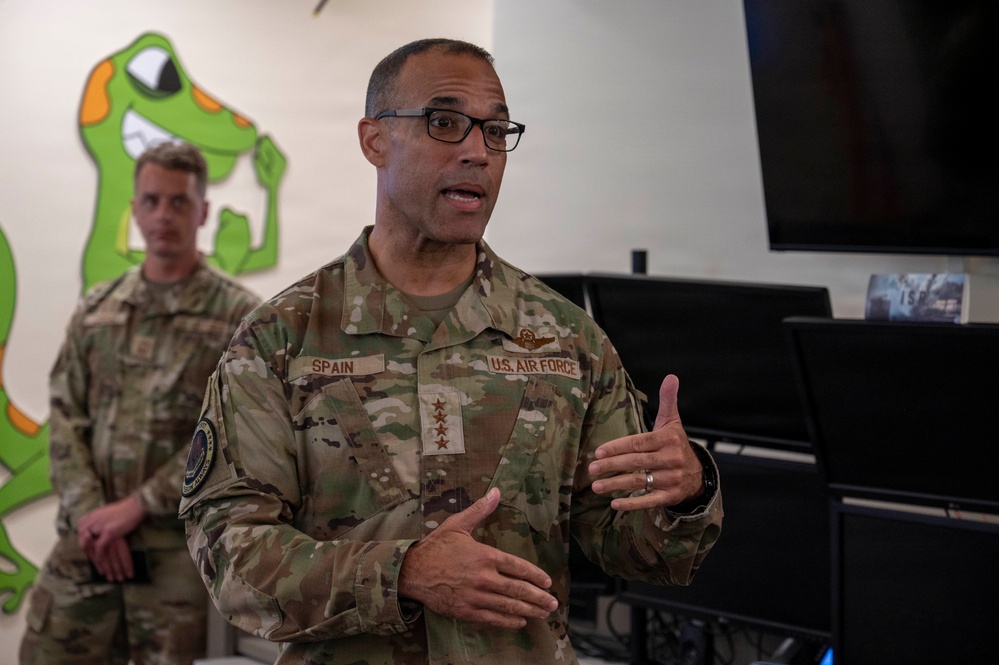 ACC commander visits PACAF