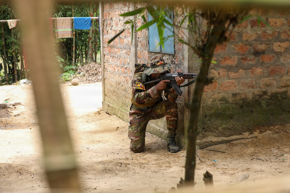 U.S. and Bangladesh Forces Strengthen Skills during FTX