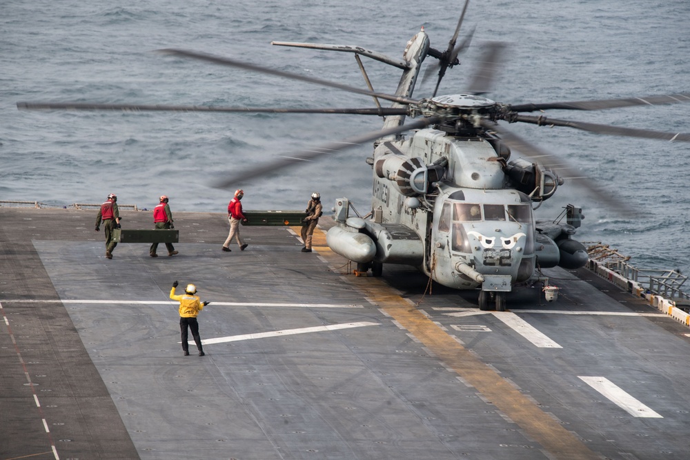 USS Boxer, 11th MEU Conducts Flight Operations