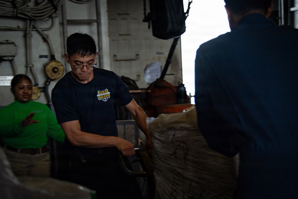 USS Boxer, USNS Wally Schirra Conduct VERTREP