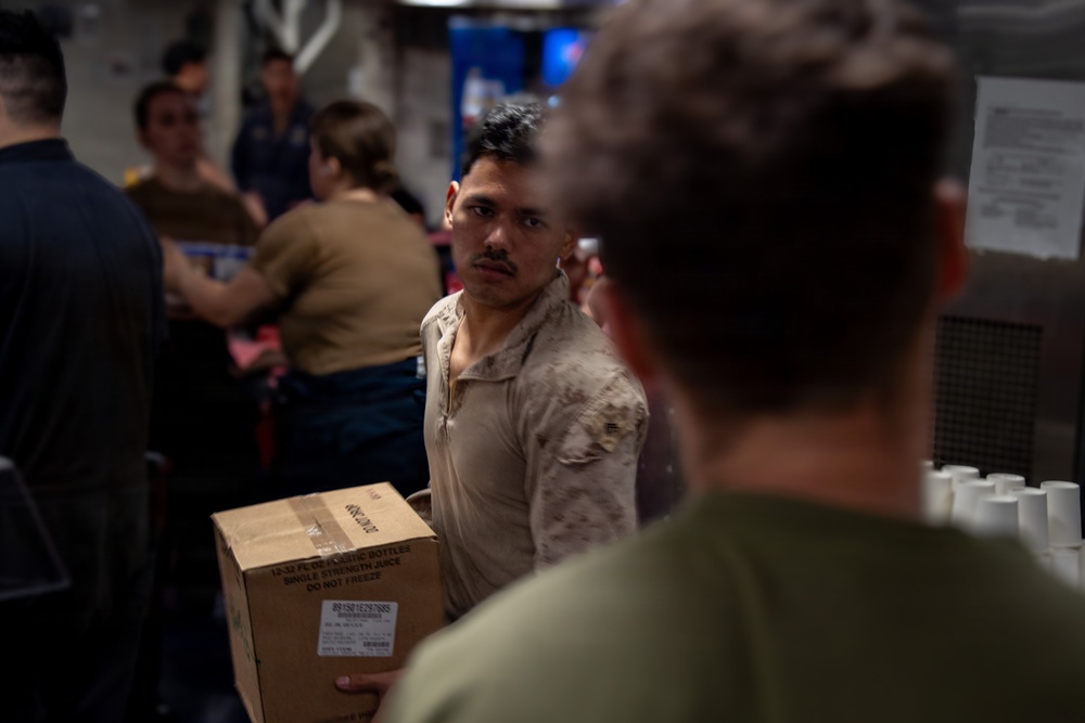 USS Boxer, USNS Wally Schirra Conduct VERTREP