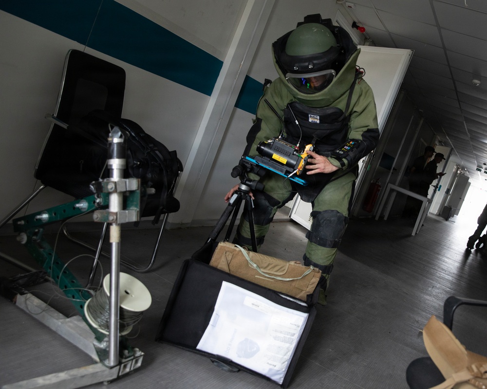 KFOR RC-E EOD Soldiers conduct counter IED training at Camp Bondsteel