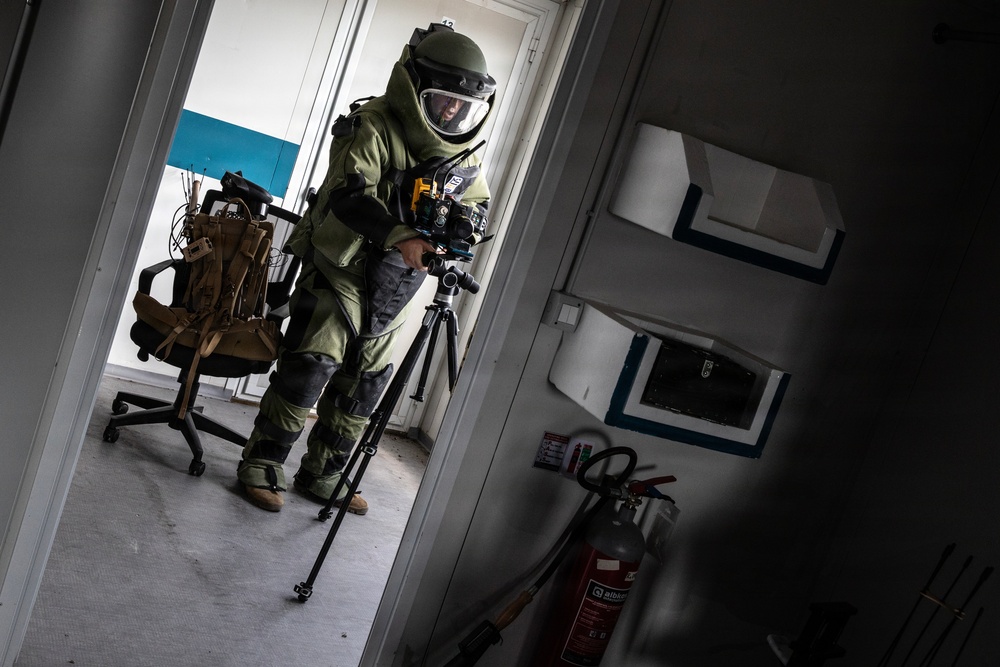 KFOR RC-E EOD Soldiers conduct counter IED training at Camp Bondsteel