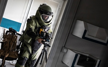 KFOR RC-E EOD Soldiers conduct counter IED training at Camp Bondsteel