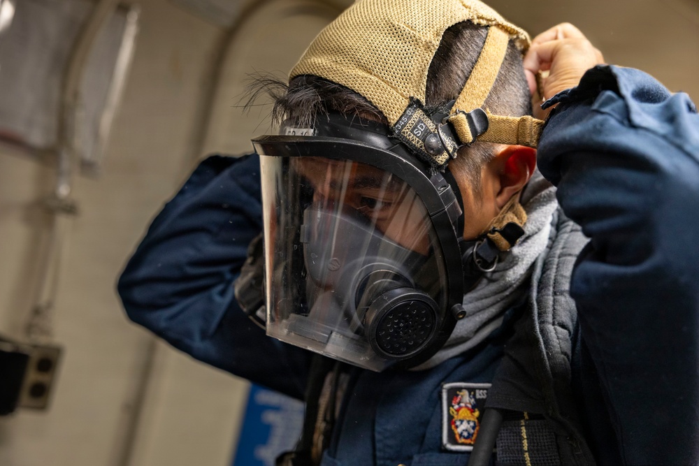 DDG 117 Conducts GQ Drills And Mass Cas