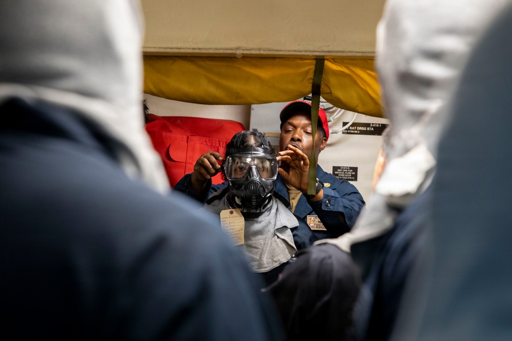 DDG 117 Conducts GQ Drills And Mass Cas