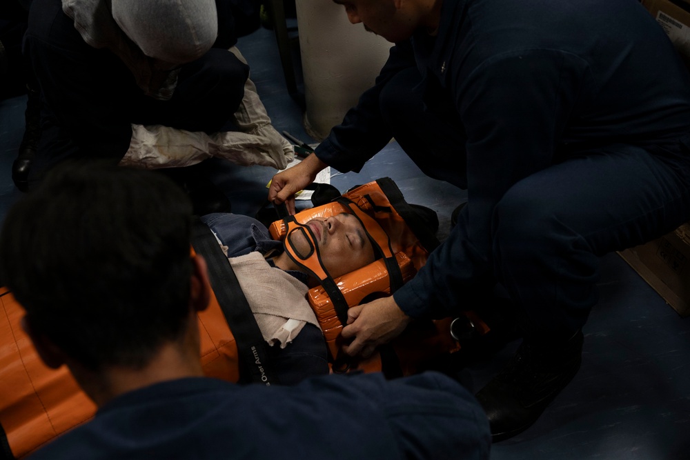 DDG 117 Conducts GQ Drills And Mass Cas