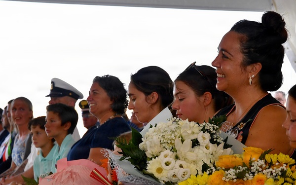 USS Mount Whitney Holds Change of Command Ceremony