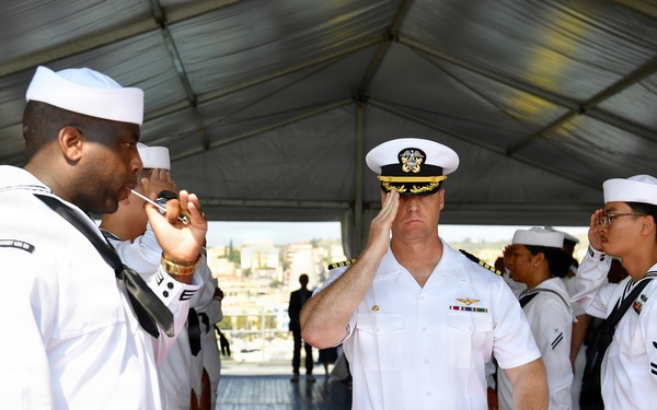 USS Mount Whitney Holds Change of Command Ceremony