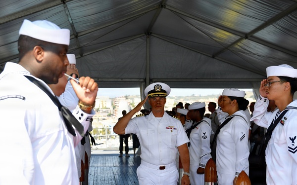 USS Mount Whitney Holds Change of Command Ceremony