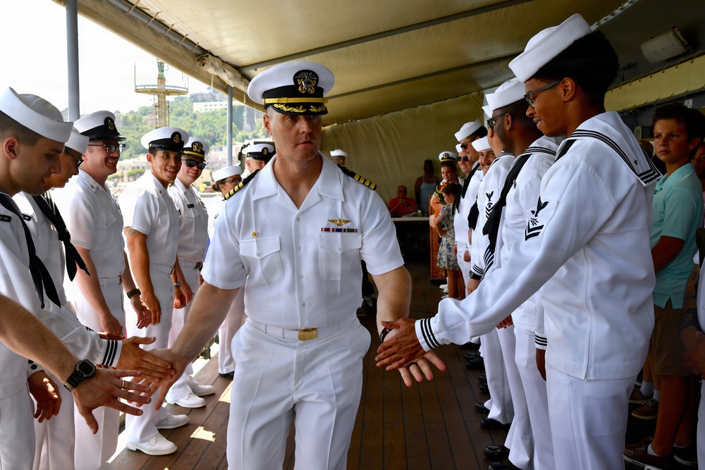 USS Mount Whitney Holds Change of Command Ceremony