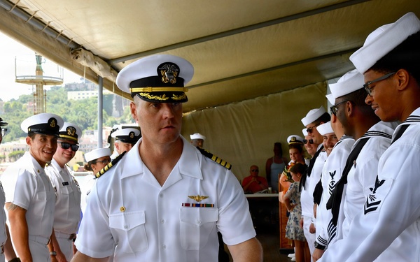 USS Mount Whitney Holds Change of Command Ceremony