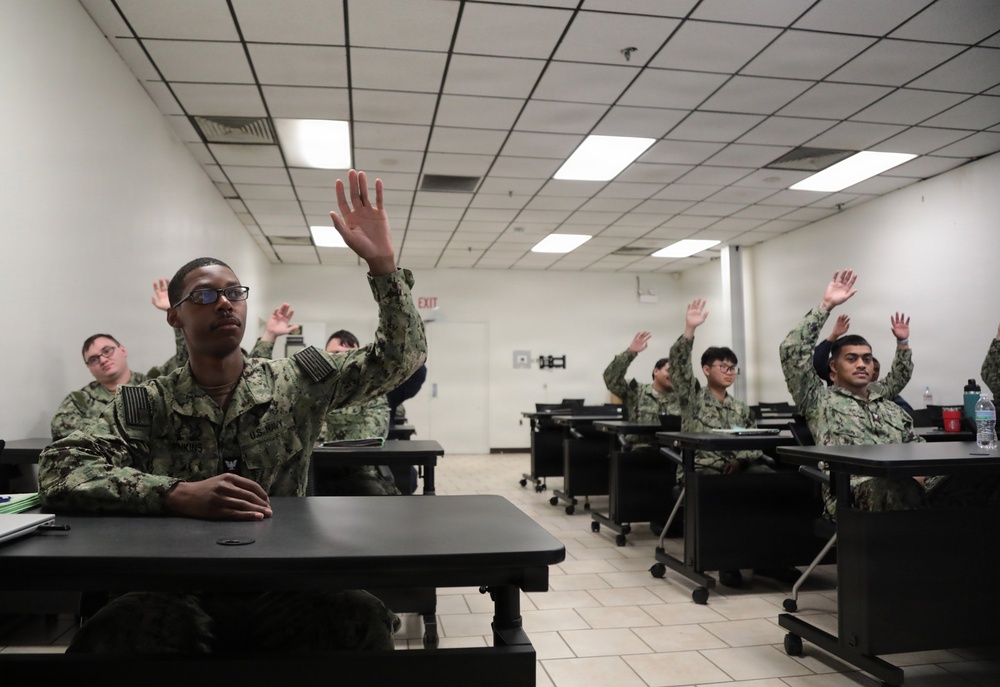 SIMA Norfolk Sailors Participate in World-Class Onboarding