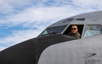 100 ARW refuels Navy P8