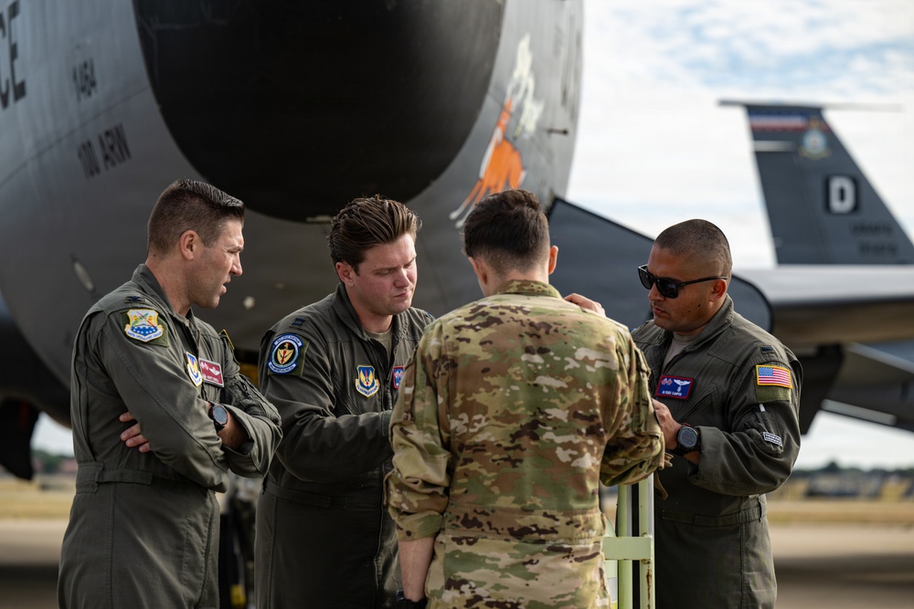 100 ARW refuels Navy P8