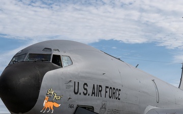 100 ARW refuels Navy P8